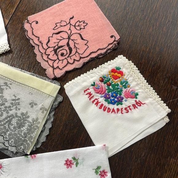 6 vintage/antique handkerchiefs, various fabric, linen, polyester, cotton, - Picture 3 of 12
